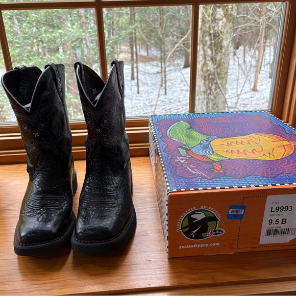 Justin Gypsy Boots Black Leather Cowboy Boots. - Picture 2 of 7